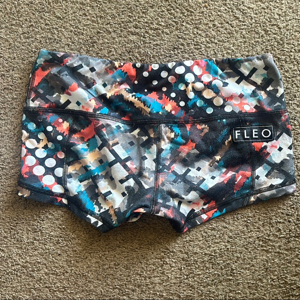 FLEO Colorful Patterned Shorts GUC Small